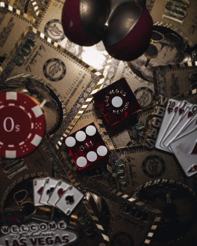 Tips to Stay Safe and Have Fun When You Gamble Online